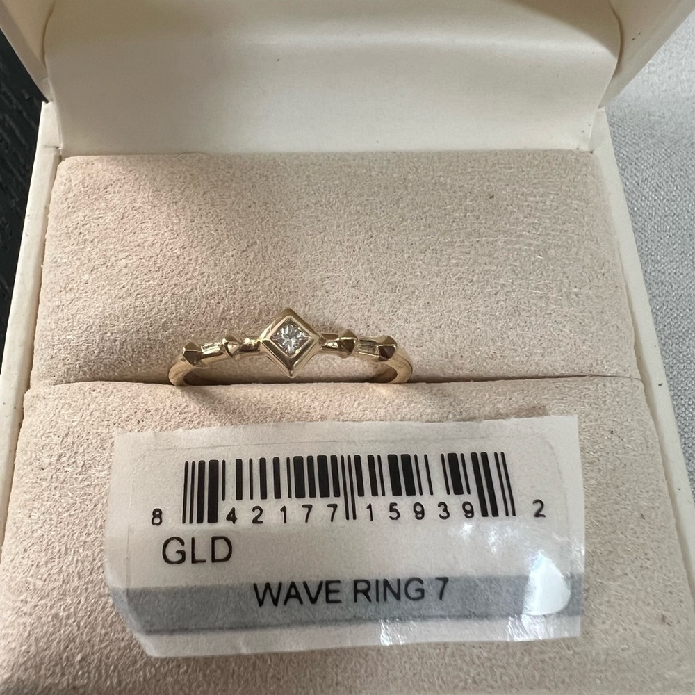 Kendra Scott 14k Yellow Gold Wave Ring. White diamonds. Size 7. Hard to find. - Picture 2 of 9
